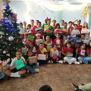 🎄 Sexto Día de Novena Navideña 
Liceo León de Greiff – Primaria

Damos gracias por cada estudiante que, con su corazón generoso, ha entregado al pesebre un valor único: 
✨ La fe que impulsa sus sueños 
💛 La esperanza que los guía cada día 
🤝 La solidaridad que los une como hermanos 
🌱 La responsabilidad que los hace crecer 
🎨 La creatividad que transforma lo cotidiano en maravilla 
🌟 Y el amor, que da sentido a todo lo demás.

Cada valor es una estrella que ilumina el camino hacia sus anhelos. 
Que el Niño Dios bendiga sus pasos, sus metas y su alegría de vivir. 
Gracias por construir, con ternura y convicción, un pesebre lleno de vida y propósito.
#novenanabideña #valores #somoslilegre #liceoleóndegreiff2025 #estudiantes