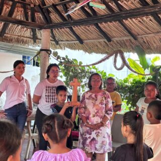 ¡Vivimos una Semana Santa llena de reflexión y solidaridad en el Liceo León de Greiff! 🙏❤️

Compartimos con ustedes momentos del emotivo viacrucis y la entrega de mercados a las familias de la Lucha, en Cereté. Un gesto que nos recuerda la importancia de la unidad, el compartir y la reflexión en esta época.

Agradecemos a todos los que hicieron posible esta hermosa iniciativa. ¡Sigamos siendo una comunidad que se une y se preocupa por los demás! 🙌#somoslilegre #somoscomunidad #liceoleóndegreiff