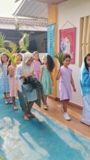 🌿 Cuaresma en el Liceo León de Greiff 🌿 
Nuestros estudiantes de primaria representaron con gran sensibilidad las Estaciones del Vía Crucis, recordando el camino de Jesús y compartiendo un mensaje de fe, reflexión y esperanza con toda la comunidad educativa. 

🙏 Gracias a docentes y familias por acompañar este momento de unión y espiritualidad.  #viacrucis2026  #somoslilegre #liceoleóndegreiff #ceretecordoba