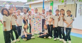 🐰🌸 HAPPY EASTER EN PREESCOLAR 🌸🐰 

Hoy celebramos la Pascua con alegría y colores. Los niños descubren que la Pascua es un tiempo de vida nueva, esperanza y amor compartido. 

🥚 Huevitos de colores, conejitos saltarines y sonrisas brillantes nos recuerdan que la luz siempre vence a la oscuridad y que juntos podemos sembrar paz y amistad. 

💛 En el Liceo León de Greiff, nuestros pequeños viven la Pascua como una fiesta de unión, gratitud y alegría. 

🙌 ¡Felices Pascuas! ¡Happy Easter para todos nuestros niños y familias! 

#liceoleóndegreiff #happyeaster🐰 #felicespascuas #somoslilegre #alegríayesperanza