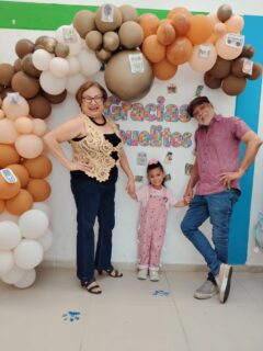 🌟👵👴 Semana de los Abuelos en Transición 👴👵🌟

Los niños de Transición celebraron con entusiasmo y ternura la Semana de los Abuelos, expresando a través de dibujos y actividades cuánto significan en sus vidas. 💖✏️
Fue un espacio lleno de gratitud y alegría, donde cada gesto recordó que los abuelos son guía, ejemplo y corazón de nuestras familias. 🌿✨

¡Gracias por su legado y por el amor infinito que nos regalan día a día! 🥰📚 #abuelos #somoslilegre #transición