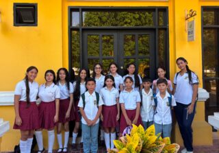 La destacada participación del Liceo León de Greiff en el IV Concurso de Ortografía de COMFACOR nos llena de mucho orgullo.  El esfuerzo y la dedicación de los estudiantes se evidenció en su gran paso por esta competencia en la que lograron alcanzar las instancias finales y nos dejó como ganadores en dos de las cuatro categorías del certamen, con los triunfos de los alumnos Manuel Fajardo Durango (6Alfa) y Hanna Padrón Sejín (9A). 
Este resultado es fruto del trabajo constante que se impulsa desde el área de Competencias Comunicativas, es un reconocimiento al compromiso de los alumnos, al valioso respaldo de los padres de familia y al compromiso del plantel con la formación integral de nuestros educandos.
Ha sido un verdadero placer ver a estos niños y jóvenes dejar el nombre del colegio en alto. #somoslilegre #liceoleóndegreiff #comfacor #concurso #ortografia