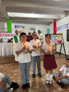 🌸✨ Acción de Gracias ✨🌸

El Liceo León de Greiff se une en oración y alegría en la misa de acción de gracias por nuestros estudiantes que se preparan para recibir el sacramento de la Primera Comunión.

🙏 Que este momento de fe y esperanza sea el inicio de una vida iluminada por el amor de Dios.  #somoslilegre #liceoleóndegreiff #acciondegracias #primeracomunión