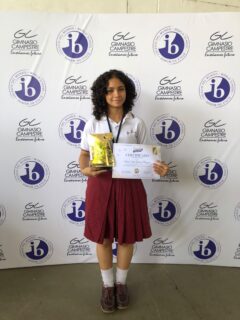 ¡El poder de la palabra nos llena de orgullo! 🎙️✨
Felicitamos de corazón a nuestra talentosa estudiante Laura Gómez, quien obtuvo el 1.ᵉʳ puesto en el Concurso Regional de Oratoria (Categoría B: grados 8.° y 9.°), organizado por el Gimnasio Campestre de Montería.
Su elocuencia, seguridad y dedicación dejaron en alto el nombre de nuestra institución en este importante escenario del debate y las ideas. 👏🏆🌟

#orgulloinstitucional #oratoria #talentojoven #montería #gimnasiocampestre
