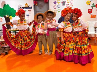 🇨🇴 Colombia Danza en el Liceo 💃🕺

Así lucieron nuestros niños y niñas del Preescolar Lilegrista en la gran Noche de Danzas, llenando el escenario de color, alegría y tradición. ✨

Una noche para celebrar, a través de la música y el baile, la riqueza cultural de Colombia y el talento de nuestros pequeños, quienes con sus hermosos vestuarios y presentaciones nos regalaron momentos inolvidables. ❤️💛💙 #somoslilegre #preescolar #liceoleóndegreiff