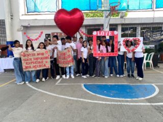 ¡El afecto nos une como una sola familia! ❤️✨
El Liceo León de Greiff celebró el Día del Afecto, una jornada llena de abrazos, mensajes de gratitud y sonrisas que conectaron a toda la comunidad lilegrista: estudiantes, docentes, directivos.
Gracias a todos por recordarnos que educar con el corazón transforma realidades y fortalece nuestra convivencia. ¡Sigamos sembrando empatía todos los días! 🦁💛💙
#orgullolilegrista #díadelafecto #comunidadlilegrista #liceoleóndegreiff #somoslilegre