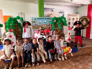 ⛵✨ Pequeños navegantes descubriendo una gran historia. 🌎
Nuestros niños de preescolar del Liceo León de Greiff conmemoraron el Día de la Raza y el Descubrimiento de América con mucho talento, sonrisas y orgullo por nuestras raíces. 🎶👑❤️
📸 ¡Mira qué hermosos lucieron en su acto cívico!
#liceoleóndegreiff #preescolar #actocívico #encuentrodedosmundos