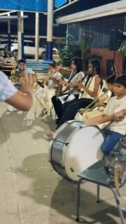 🎺🥁✨ ¡Fuerza, ritmo y pura emoción en un solo latido! Nuestra increíble Banda de Vientos hizo vibrar cada rincón en la Gran Noche de Talleres Musicales del Liceo León de Greiff.#somoslilegre #liceoleóndegreiff #somoscomunidad
